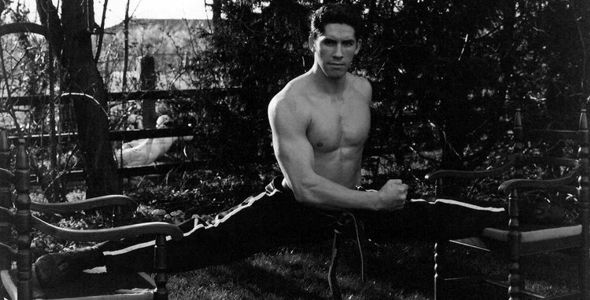 Scott Adkins Splits