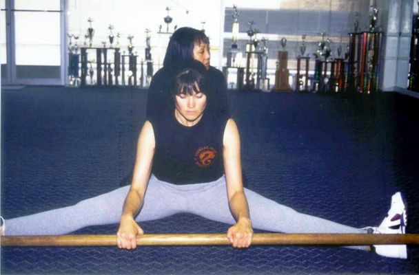 Lucy Lawless training with Carrie Ogawa-Wong for Xena